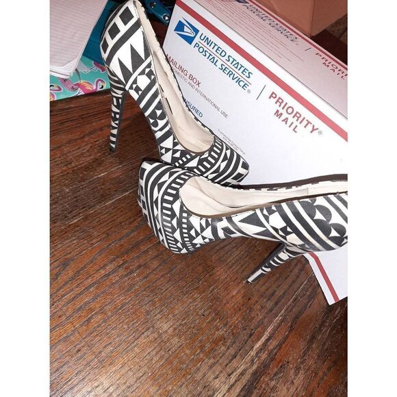 Size 9 Bumper Black White Geometric Print Platform Pump Stiletto High Heel Shoes - Picture 3 of 8